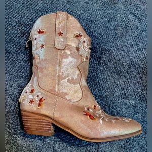 Gorgeous blush shimmer floral boots